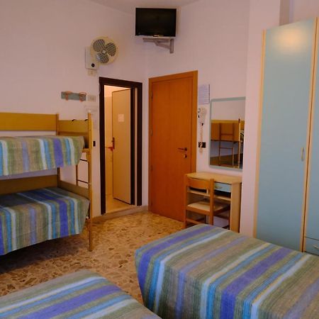 Hotel Chiara Rimini Esterno foto