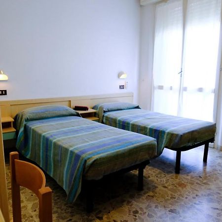 Hotel Chiara Rimini Esterno foto