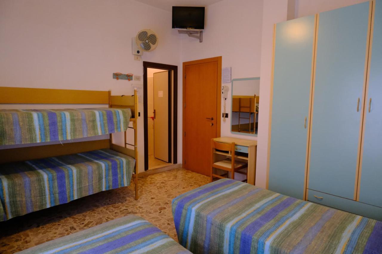 Hotel Chiara Rimini Esterno foto