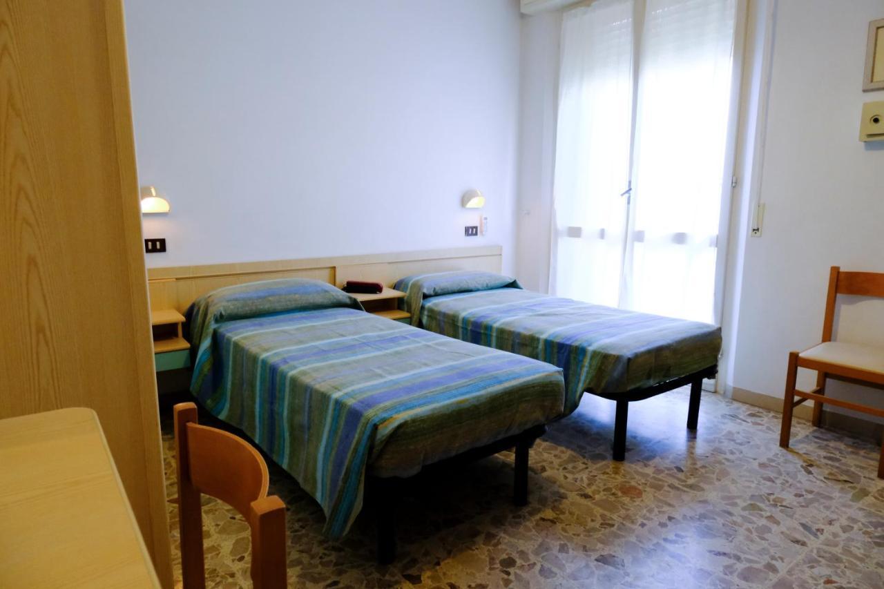 Hotel Chiara Rimini Esterno foto