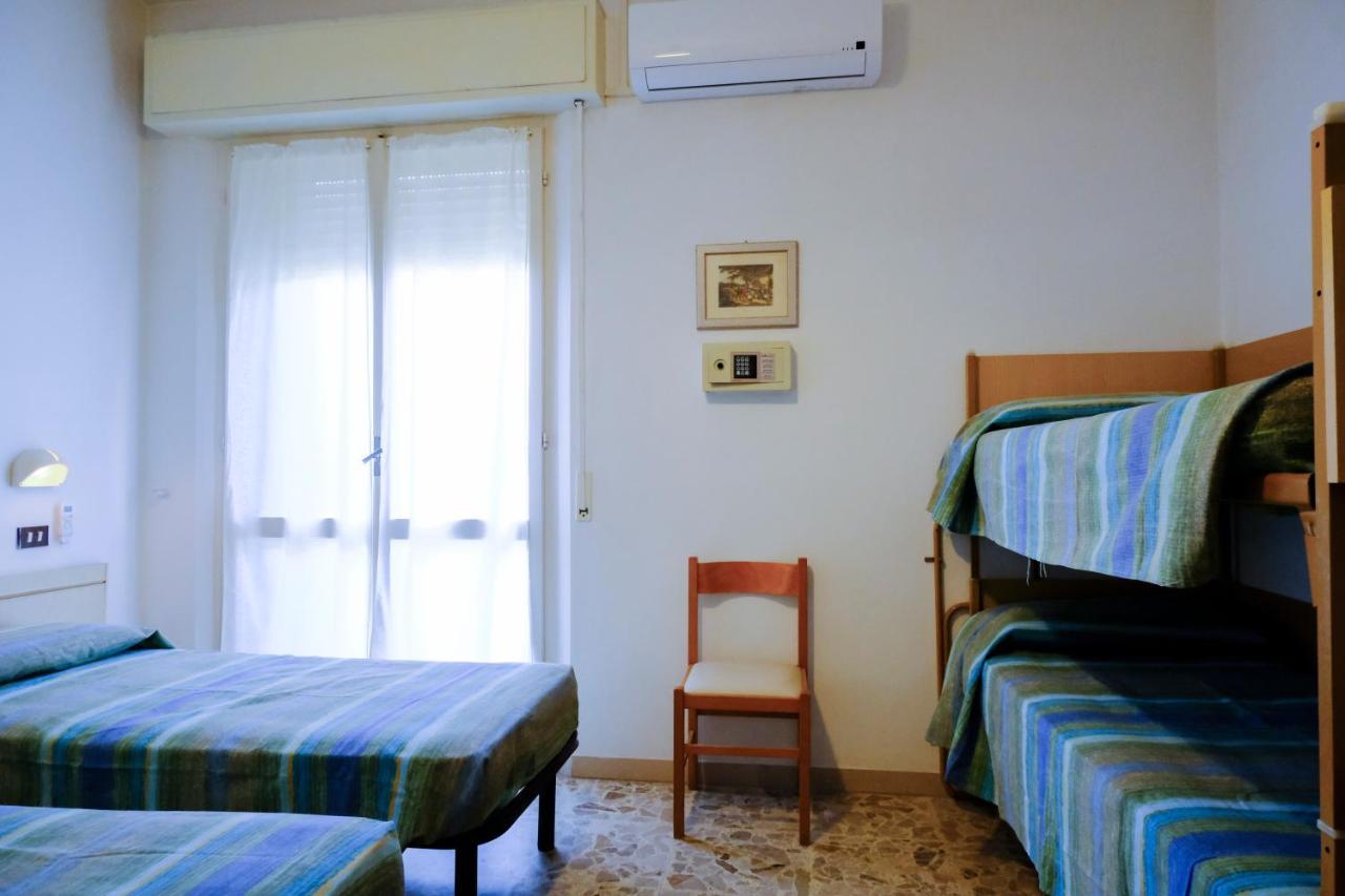 Hotel Chiara Rimini Esterno foto