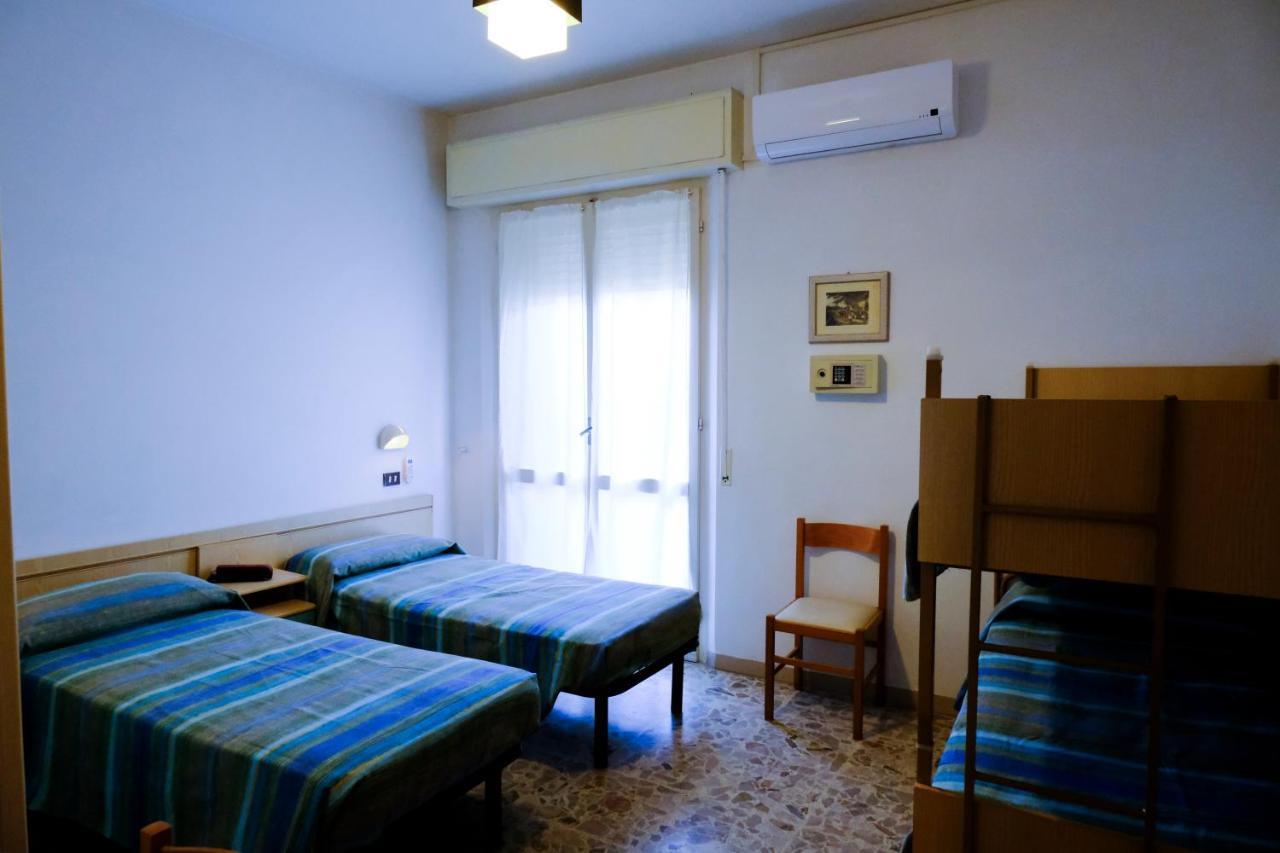 Hotel Chiara Rimini Esterno foto